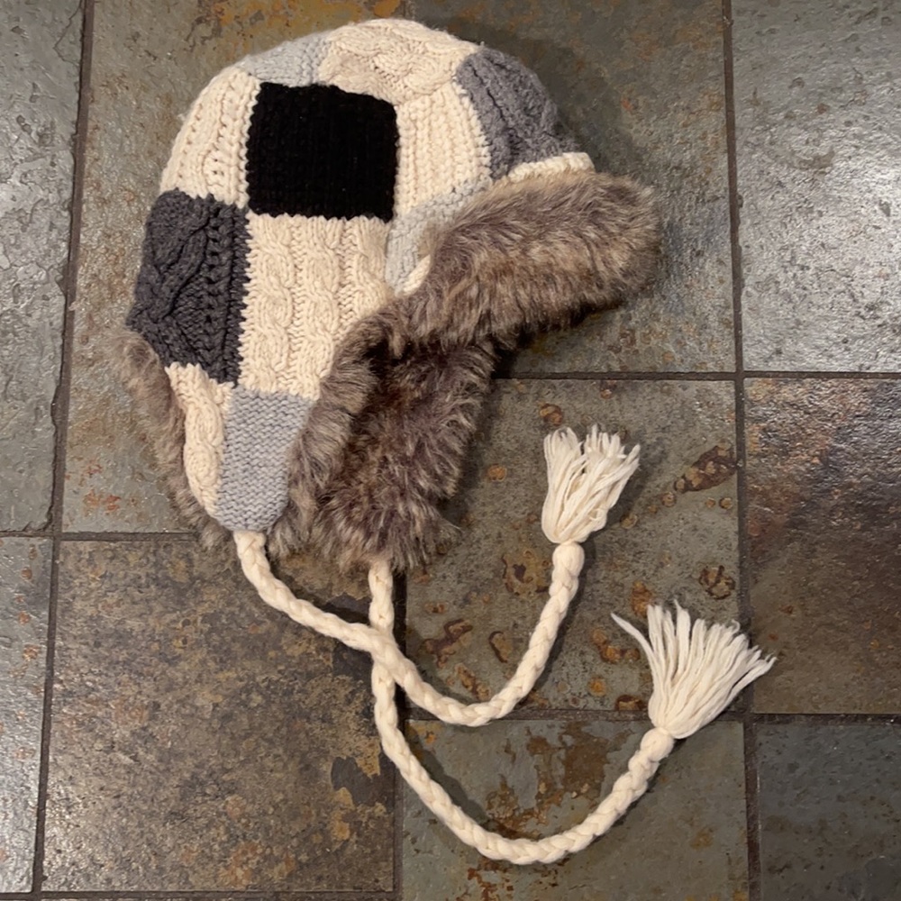 American Eagle Faux Fur & Cable Knit Winter Hat